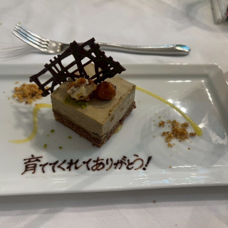 両親にはメッセージ入りのケーキをプレゼントできました。