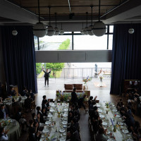 テラスから入場
天井が高く開放感があります