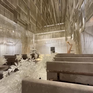 チャペルの写真です。白を基調にしたおしゃれなチャペルでした