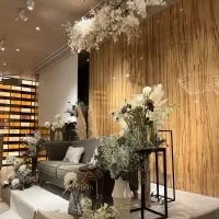 披露宴会場の新郎新婦が座るソファー席です。