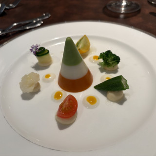 甲殻類アレルギーだったので、お野菜の前菜でした。