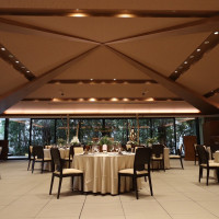 ランカウイ会場は、木目調のナチュラル雰囲気の会場です！