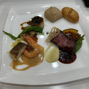 後から提供される新郎新婦のお料理|754732さんのシャルマンシーナ 東京（CHARMANT SCENA TOKYO）の写真(2474922)