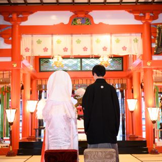 深志神社で神前式。朱色が映える神社でした。