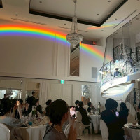 螺旋階段のある会場で、虹をかける演出の追加をお願いしました。