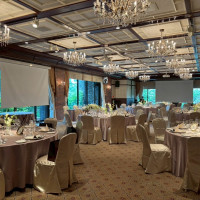 「桜花」という披露宴会場でキャパ100名ほどまで対応できそう