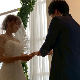 挙式会場での指輪交換