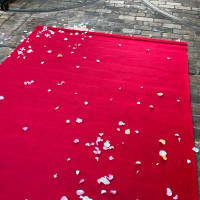 挙式会場からでたときのレッドカーペットです。