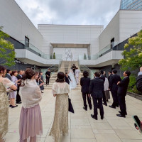 挙式後は大階段から登場