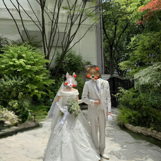 披露宴会場と挙式会場の中間です。