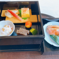 万葉箱に入ったオードブル