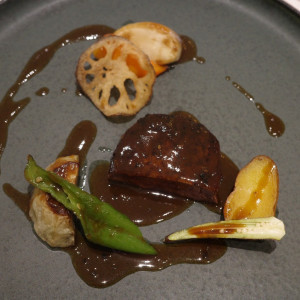 シェフがソースをかけてくれるという演出がありました|757741さんのアルカンシエル横浜 luxemariage（アルカンシエルグループ）の写真(2560327)