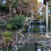 チャペルから見える滝の外からの様子です。（1月）