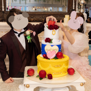 新郎手作りのウエディングケーキ。リンゴを置いて完成させました|757756さんのウエディング ファンタジアの写真(2605046)