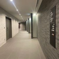 駅からアンダーズへの地下道は迷路