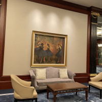 絵画もあり可愛いロビー