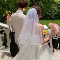フラワーシャワーを行っている様子です。