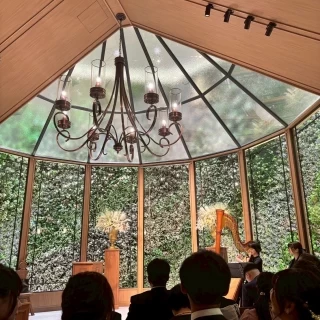 緑が基調のチャペル