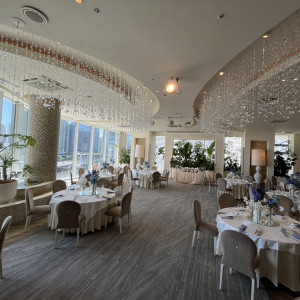 ウィズザベイという披露宴会場で、自然光がたくさん入ってきます|758091さんのTHE CLASSICA BAY RESORT （ザ クラシカ ベイリゾート）の写真(2475360)