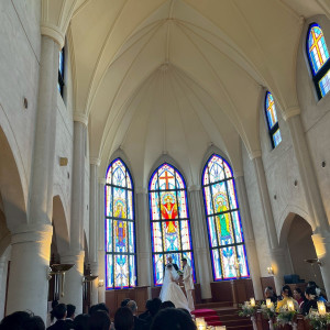 天井が高く、ステンドグラスからは自然光が入ります|758145さんのベルクラシック大阪の写真(2607934)