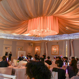 天井が高くて可愛い披露宴会場です✨