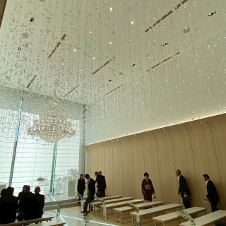 白基調のチャペル