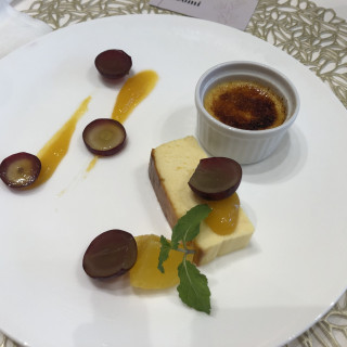 ブリュレとチーズケーキ。甘すぎずちょうどいい味だった。