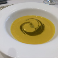 下見した際のお料理。器が冷たくとても驚いた冷製スープ。