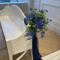 チャペル椅子の装花アップ