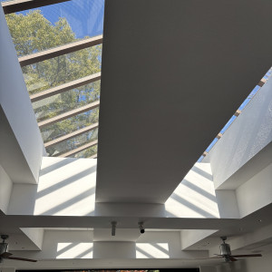 挙式会場の天井。自然光が沢山入る。|758440さんのTHE NANZAN HOUSE （ザ ナンザン ハウス）の写真(2476843)