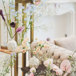 ソファ横の装花|758707さんのTHE SEASON'S（ザ・シーズンズ）/テイクアンドギヴ・ニーズウェディングの写真(2580327)