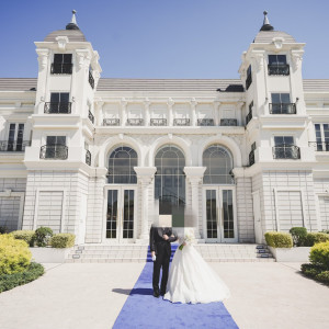 外でのお写真を撮っていただきました(門の内側)|758707さんのTHE SEASON'S（ザ・シーズンズ）/テイクアンドギヴ・ニーズウェディングの写真(2579830)