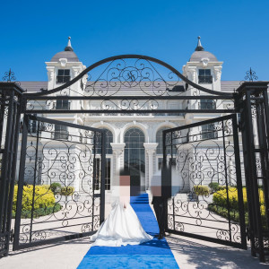 当日外で写真を撮っていただきました。(門の前)|758707さんのTHE SEASON'S（ザ・シーズンズ）/テイクアンドギヴ・ニーズウェディングの写真(2579676)