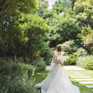 ガーデンでお写真を撮っていただきました。|758707さんのTHE SEASON'S(ザ・シーズンズ)/テイクアンドギヴ・ニーズウェディングの写真(2579833)