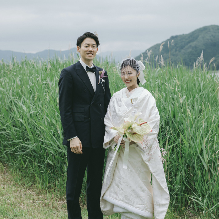 湖畔での挙式前撮影
雨の中の雰囲気ある写真がお気に入り