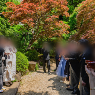 天気ぐ良かったので乾杯の挨拶を庭園で行いました。
