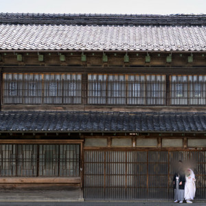 ここでゲストの方々と並んで写真を撮りました。|758836さんの～明治二年創業～　丹徳庭園ウエディングの写真(2483294)