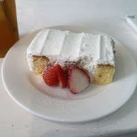 ウェディングケーキは控え室で食べることが出来ました。