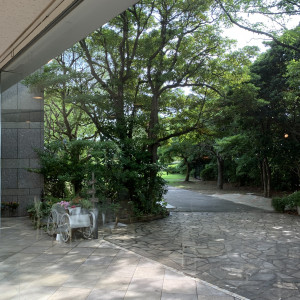 お色直し後の登場場所にも使える庭|758915さんのウエディングヒル東京ベイ幕張の写真(2479193)