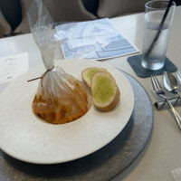 スープが冷めないよう包んであるそうです
