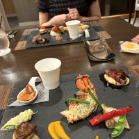 シェフが目の前で仕上げ作業をしてくださった。とにかく全て美味