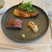 オマール海老、真鯛のお寿司、ローストビーフです。
