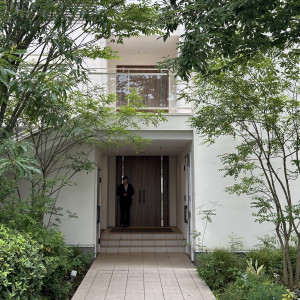 会場の入口です。この扉の先に受付や待合室があります。|759026さんのMaison de Forest（メゾン・ド・フォレスト）の写真(2479799)