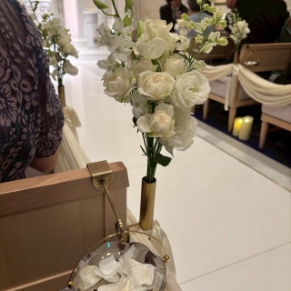 チャペルの装花とフラワーシャワー