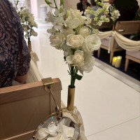 チャペルの装花とフラワーシャワー