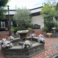 噴水や電球の装飾が可愛く、ナチュラル好きにいいかも
