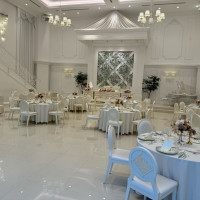 パリスの会場。白を基調としている。