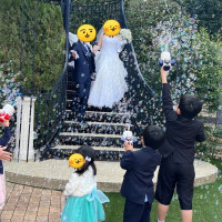 階段での演出で、子供たちもノリノリでシャボン玉シャワー！