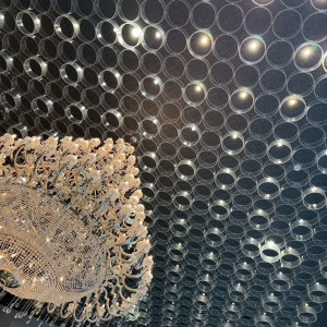 天井が高く、大きなシャンデリアがある会場でした。|759340さんのTAKASAKI MONOLITH ~高崎モノリス~の写真(2557802)