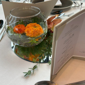 ゲストテーブル装花。涼しさを入れたく。水中花にしました。|759340さんのTAKASAKI MONOLITH ~高崎モノリス~の写真(2557800)